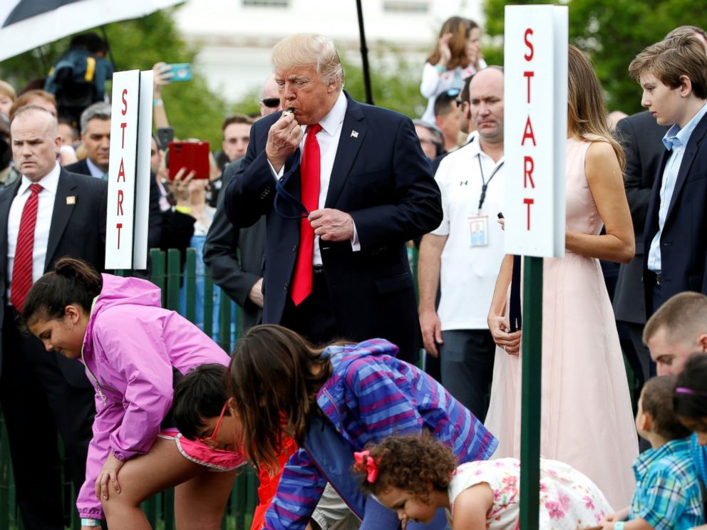 Ông Trump và hơn 300 ngày đầu tiên làm tổng thống Ông Trump và hơn 300 ngày đầu tiên làm tổng thống