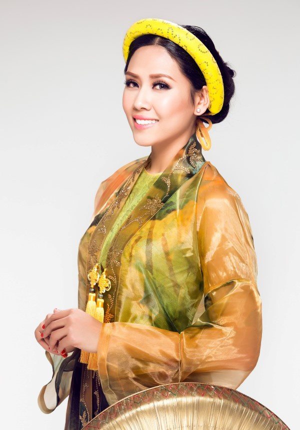 Đỗ Mỹ Linh bị chê sến khi diện áo tứ thân tại Miss World