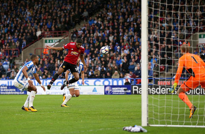 Đừng đổ lỗi nữa Mourinho, khi chính ông đang trói chân tay mình!