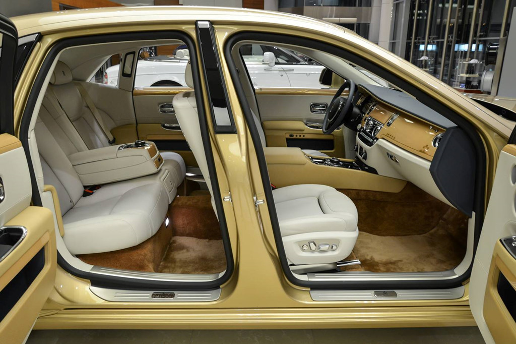 Rolls-Royce Ghost phiên bản ốc đảo sa mạc độc đáo