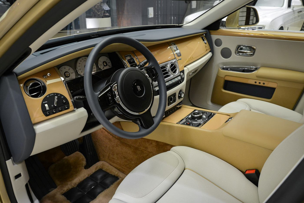 Rolls-Royce Ghost phiên bản ốc đảo sa mạc độc đáo