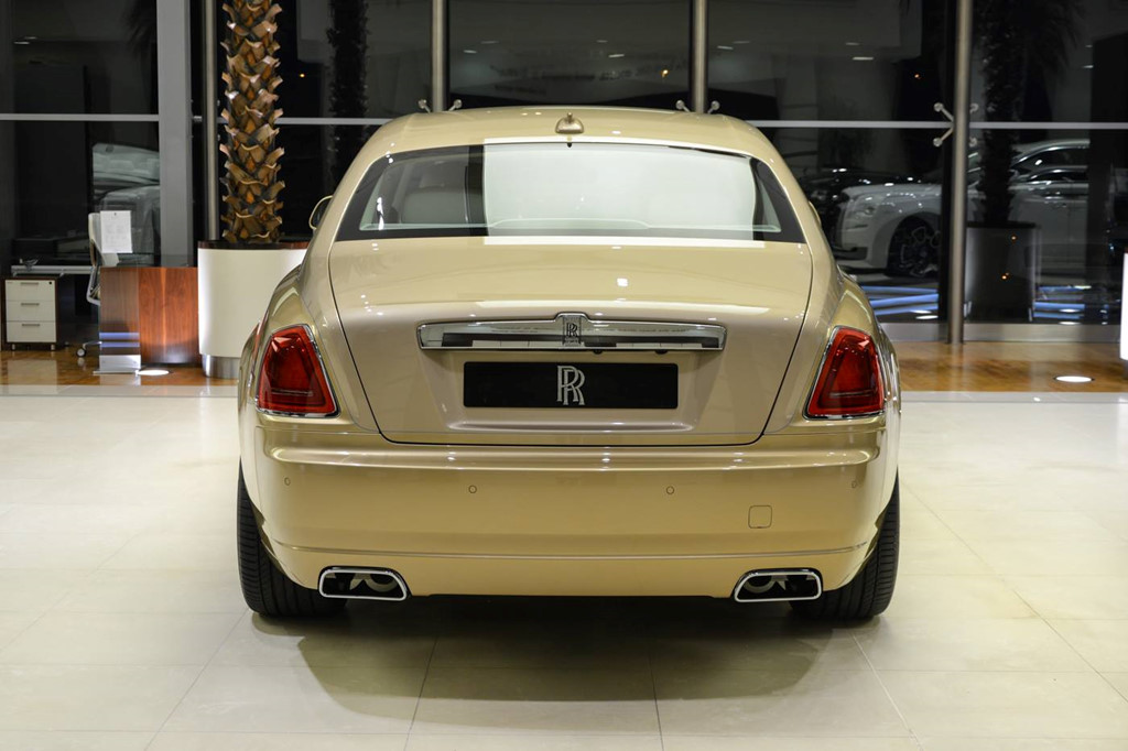Rolls-Royce Ghost phiên bản ốc đảo sa mạc độc đáo
