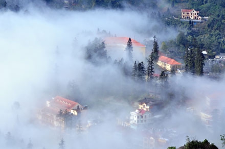 Sa Pa lạnh hơn 10 độ C, người dân chuẩn bị chống rét