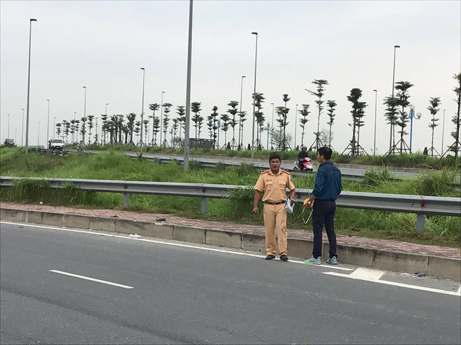 Xe cứu hộ mất lái lao lên vỉa hè tông tử vong 2 phụ nữ đi thể dục