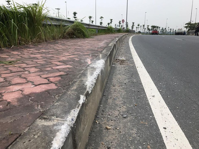 Xe cứu hộ mất lái lao lên vỉa hè tông tử vong 2 phụ nữ đi thể dục