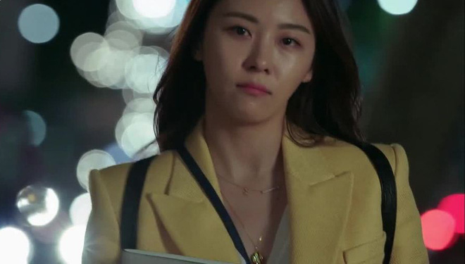 Vừa đoàn tụ sau 3 năm xa cách, chồng bỗng bị vợ bỏ chỉ vì tờ giấy mỏng manh