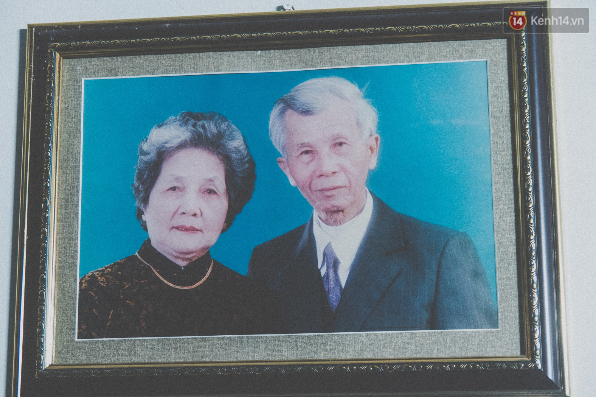 Bộ ảnh tình yêu hơn 70 năm của cặp vợ chồng già Hà Nội