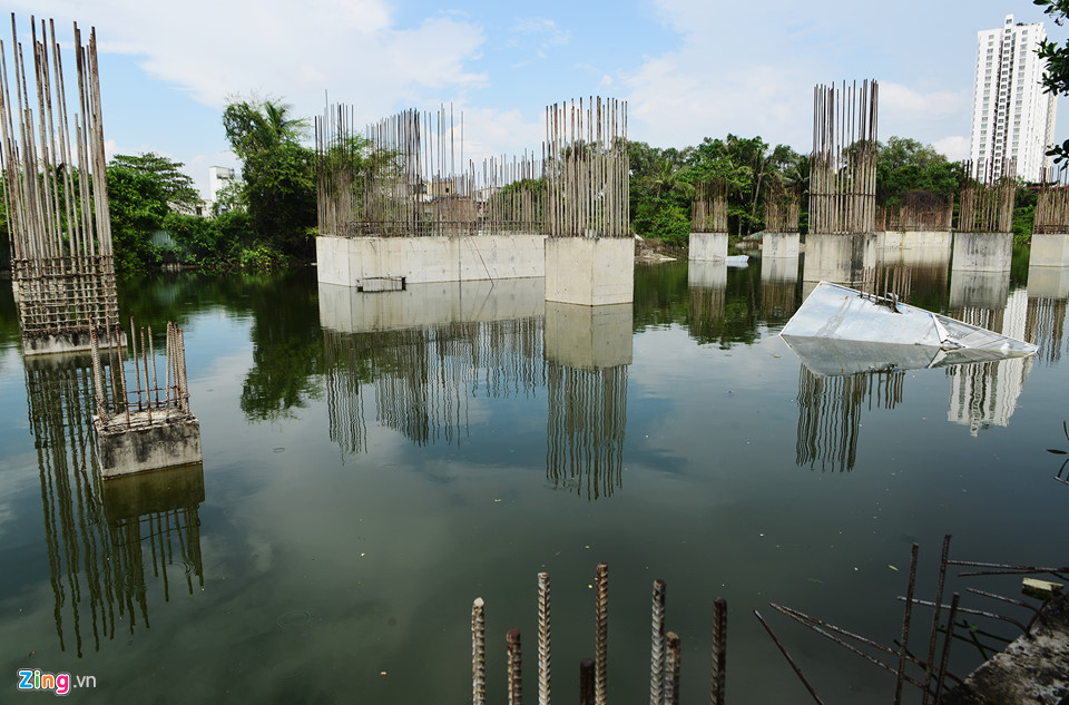 Biệt thự, chung cư ở Sài Gòn liên tiếp bị ngân hàng siết nợ