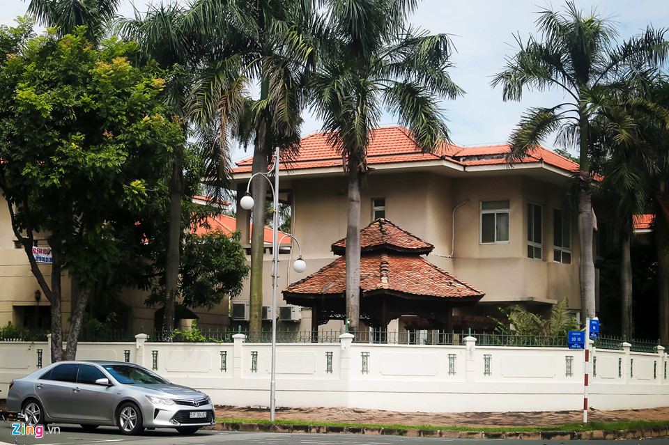 Biệt thự, chung cư ở Sài Gòn liên tiếp bị ngân hàng siết nợ