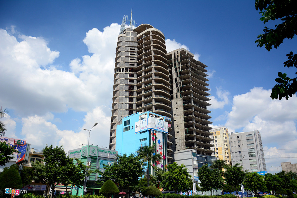 Biệt thự, chung cư ở Sài Gòn liên tiếp bị ngân hàng siết nợ