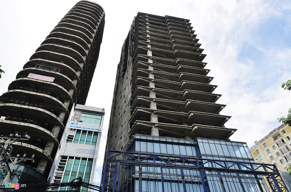 Biệt thự, chung cư ở Sài Gòn liên tiếp bị ngân hàng siết nợ