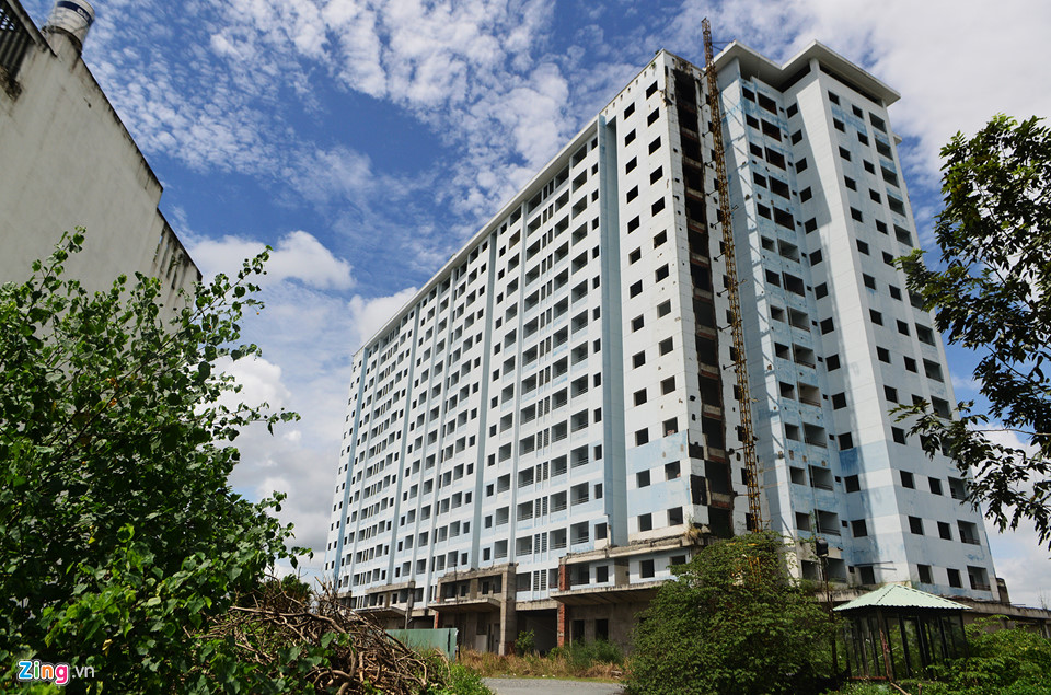 Biệt thự, chung cư ở Sài Gòn liên tiếp bị ngân hàng siết nợ