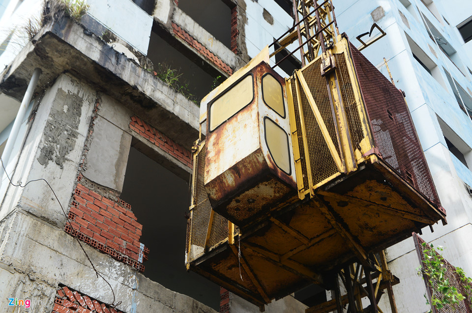 Biệt thự, chung cư ở Sài Gòn liên tiếp bị ngân hàng siết nợ