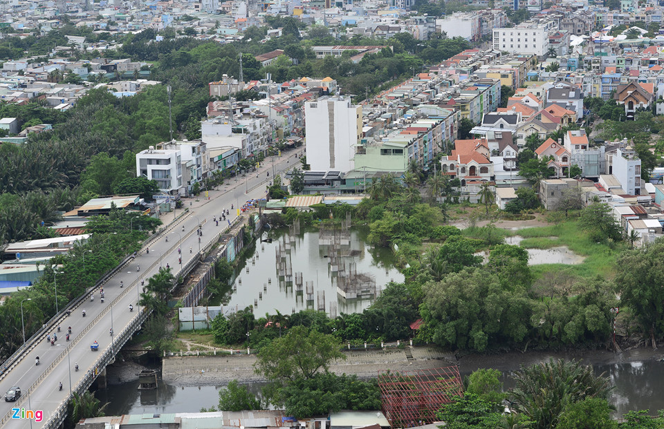 Biệt thự, chung cư ở Sài Gòn liên tiếp bị ngân hàng siết nợ