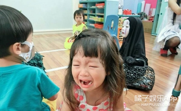Cô bé Vô Diện nổi nhất dịp Halloween năm ngoái lại tái xuất rồi Cô bé Vô Diện nổi nhất dịp Halloween năm ngoái lại tái xuất rồi