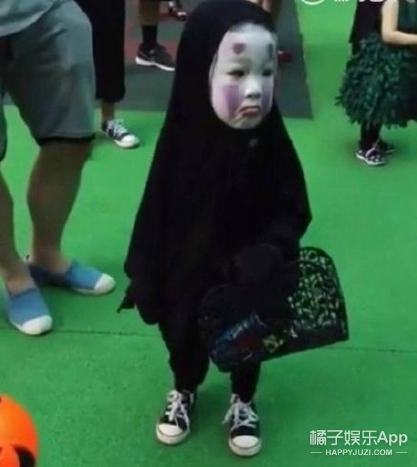 Cô bé Vô Diện nổi nhất dịp Halloween năm ngoái lại tái xuất rồi Cô bé Vô Diện nổi nhất dịp Halloween năm ngoái lại tái xuất rồi