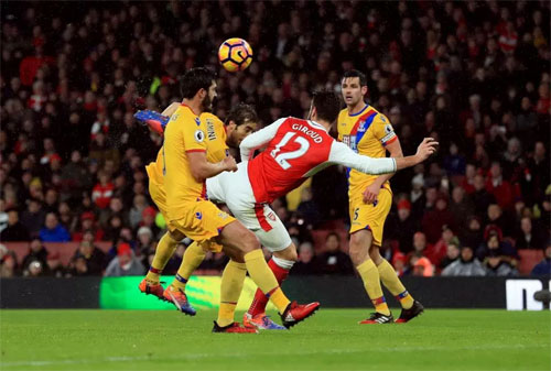 Cú đá kiểu bọ cạp của Giroud giành giải Bàn thắng đẹp nhất mùa