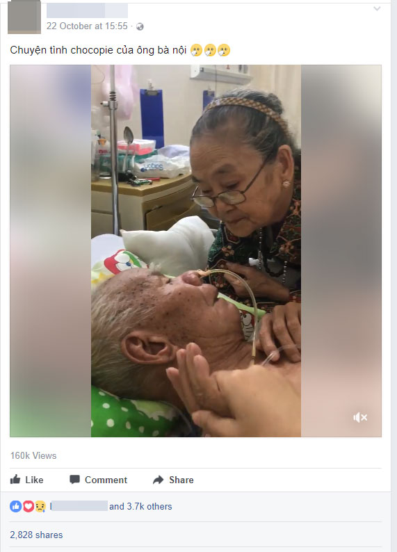 Tình yêu khiến ai cũng ao ước: Bà hôn lên trán vỗ về chồng trên giường bệnh, ông choàng tay ôm vợ lưu luyến