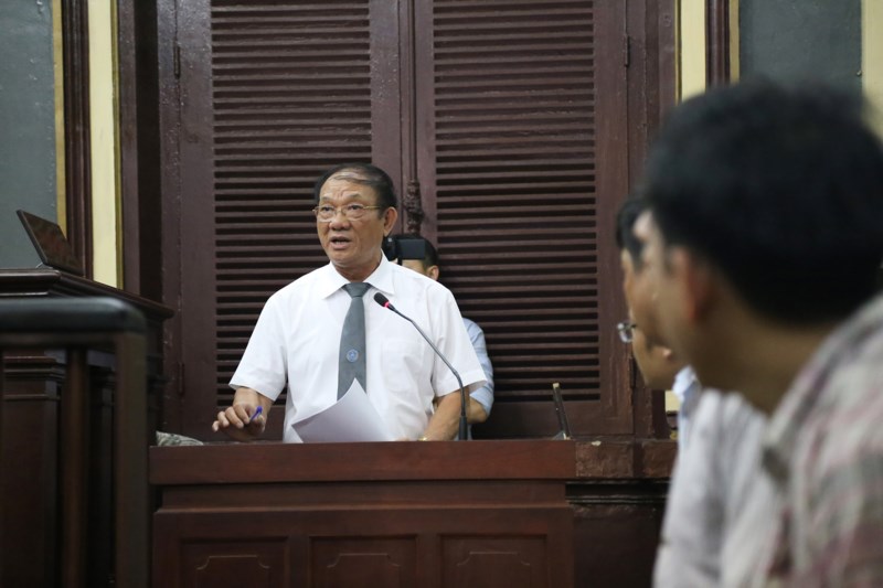 Hình ảnh cựu Giám đốc VN Pharma từ thẫn thờ đến khóc ngất tại tòa