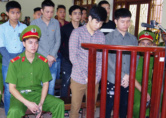 Hỗn chiến lúc ăn ốc, 1 người bị chém chết