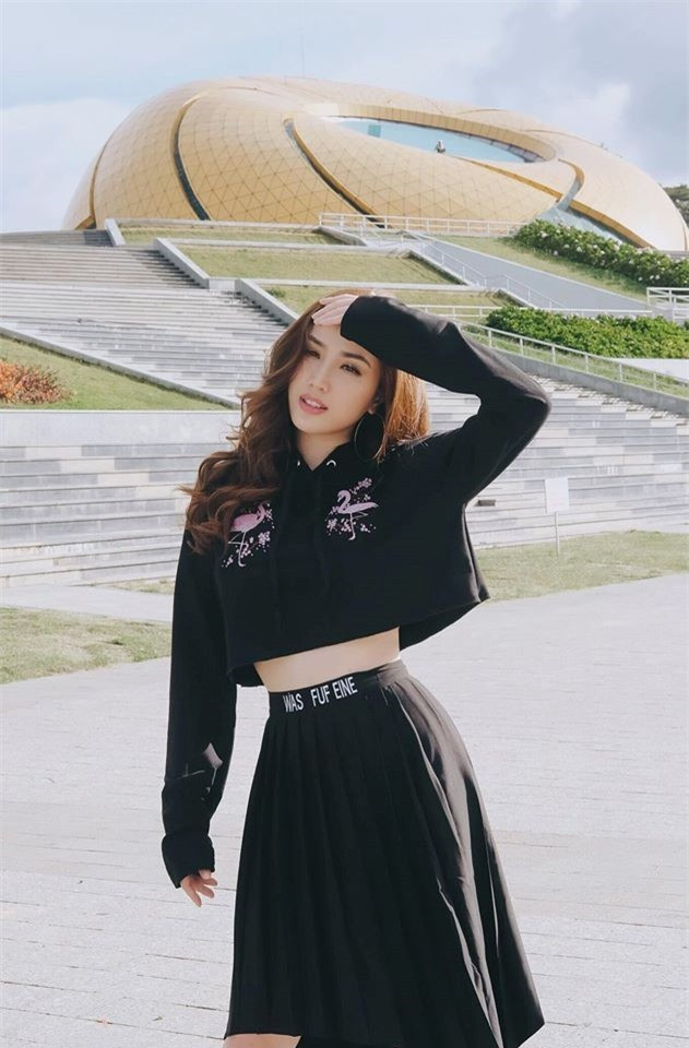 10 cách mặc đồ thu đông để ăn gian chiều cao của sao Việt