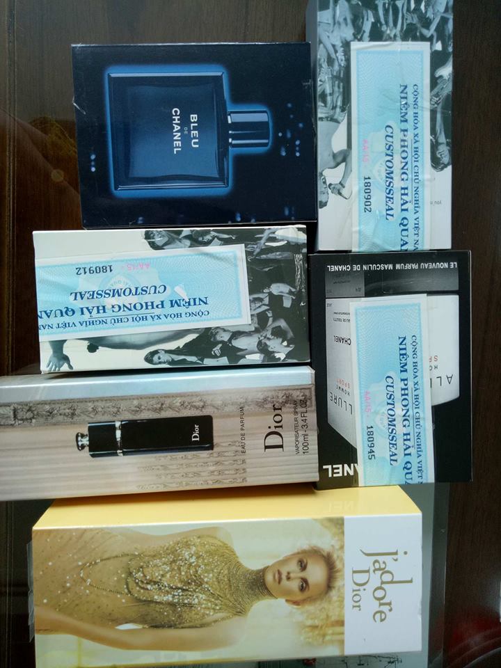 Hàng chục ngàn đôi giầy Converse bị hải quan Hải Phòng tạm giữ