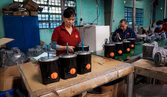 Giảm lương hưu lao động nữ: Sốc!