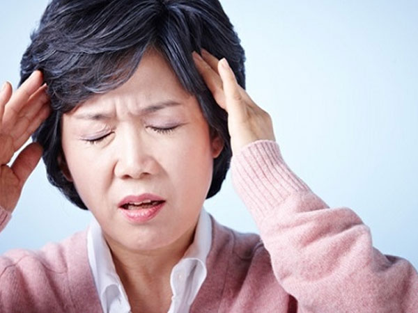 Vì một câu nói từ 20 năm trước, con dâu bỏ mặc mẹ chồng lúc ốm đau