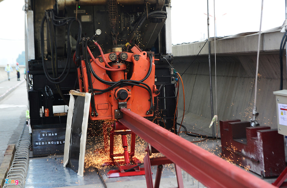 Cận cảnh đường ray tuyến metro đầu tiên ở Sài Gòn