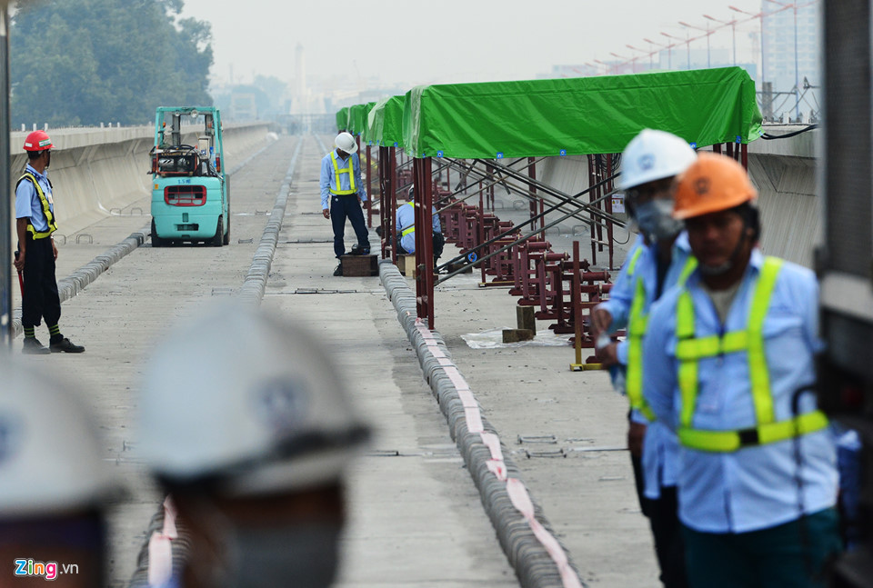 Cận cảnh đường ray tuyến metro đầu tiên ở Sài Gòn
