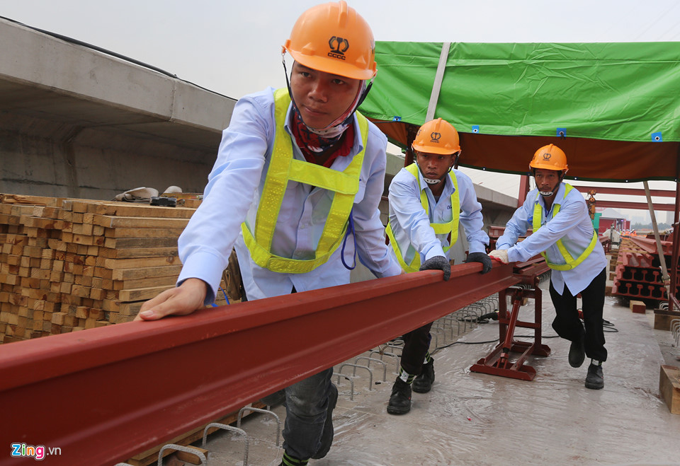 Cận cảnh đường ray tuyến metro đầu tiên ở Sài Gòn