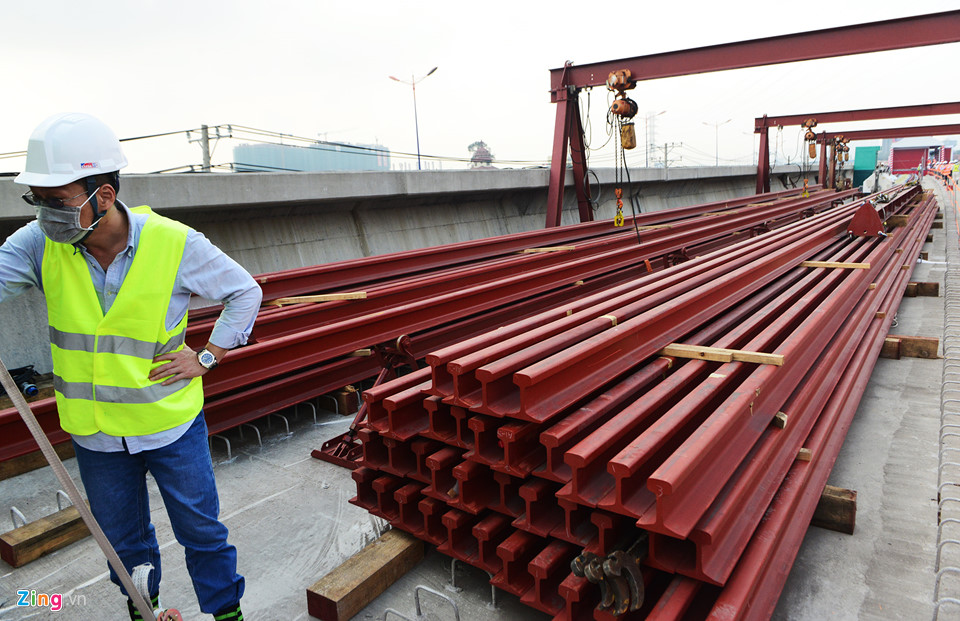 Cận cảnh đường ray tuyến metro đầu tiên ở Sài Gòn