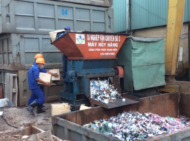Tiêu hủy lô hàng mỹ phẩm hơn 20 tỉ đồng Tiêu hủy lô hàng mỹ phẩm hơn 20 tỉ đồng