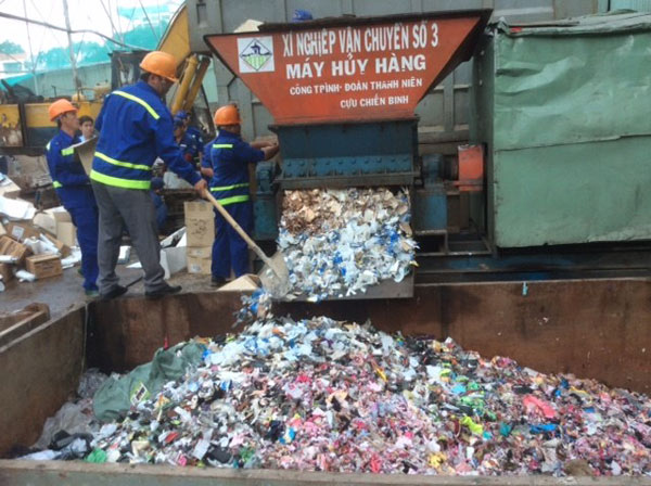 Tiêu hủy lô hàng mỹ phẩm hơn 20 tỉ đồng