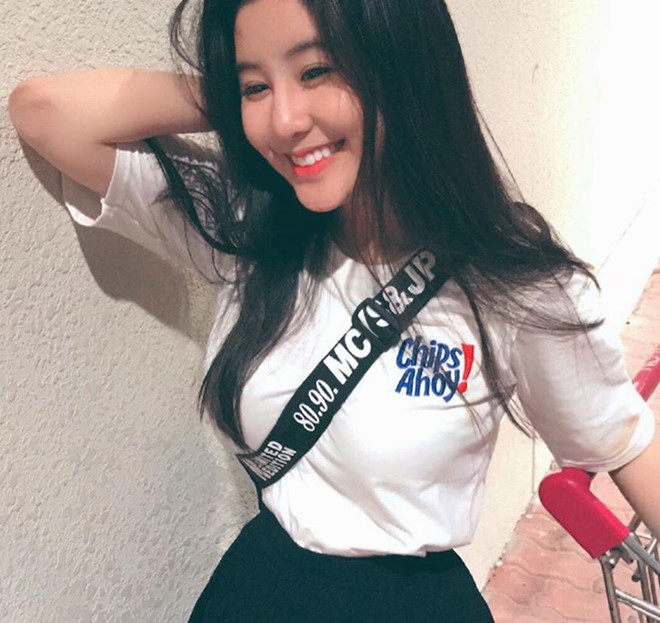 Thêm nữ sinh Sài Gòn khổ sở chỉ vì có vòng một đầy đặn hơn bạn bè