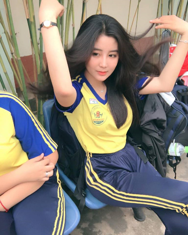 Thêm nữ sinh Sài Gòn khổ sở chỉ vì có vòng một đầy đặn hơn bạn bè