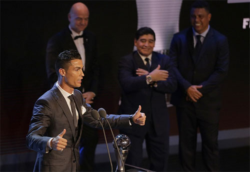 Ronaldo giành giải Cầu thủ hay nhất FIFA lần thứ hai liên tiếp