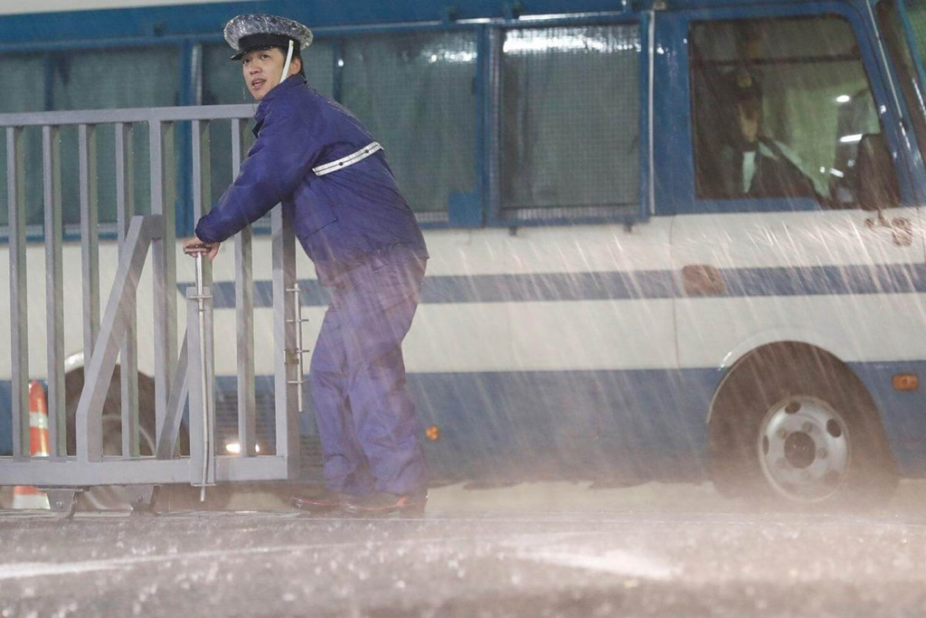 Siêu bão quái vật Lan càn quét Nhật Bản, 5 người chết