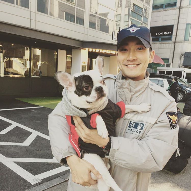 Siwon từng bị chó cưng cắn làm ảnh hưởng đến đơn vị, gia đình cố CEO tiết lộ tình tiết quan trọng Siwon từng bị chó cưng cắn làm ảnh hưởng đến đơn vị, gia đình cố CEO tiết lộ tình tiết quan trọng