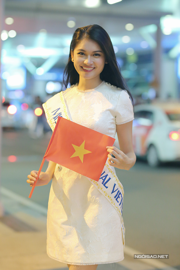 Thuỳ Dung tự tin bắn tiếng Anh ở sân bay trước khi đi thi Hoa hậu Quốc tế