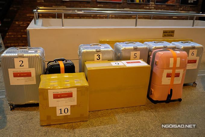 Thuỳ Dung tự tin bắn tiếng Anh ở sân bay trước khi đi thi Hoa hậu Quốc tế