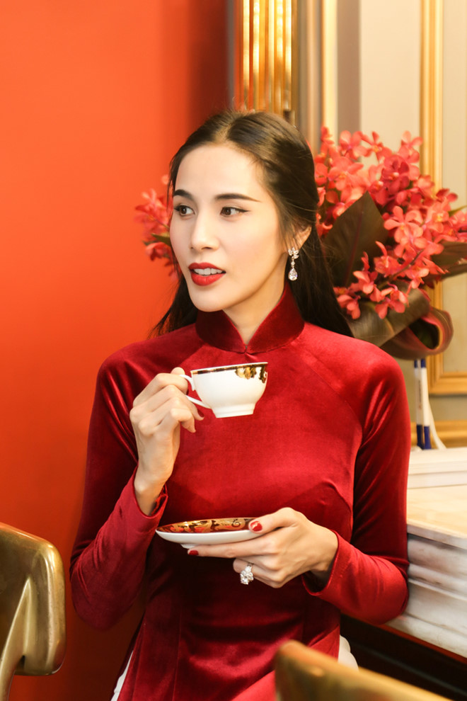 Thủy Tiên được Công Vinh khen hát bolero có chất riêng