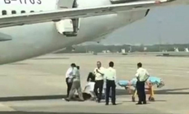 Nữ tiếp viên gặp tai nạn hi hữu rơi khỏi máy bay ở độ cao 3m