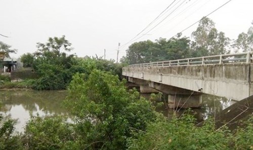 Mới lập gia đình, cô gái trẻ đã nhảy cầu tự tử trong đêm