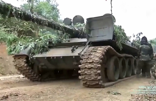 Tăng Việt Nam nhìn xuyên đêm với thiết bị tự sản xuất