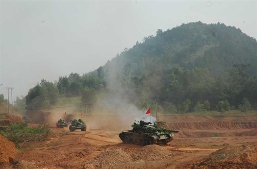 Tăng Việt Nam nhìn xuyên đêm với thiết bị tự sản xuất