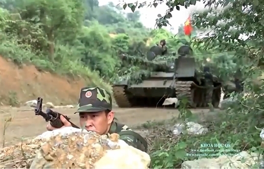 Tăng Việt Nam nhìn xuyên đêm với thiết bị tự sản xuất