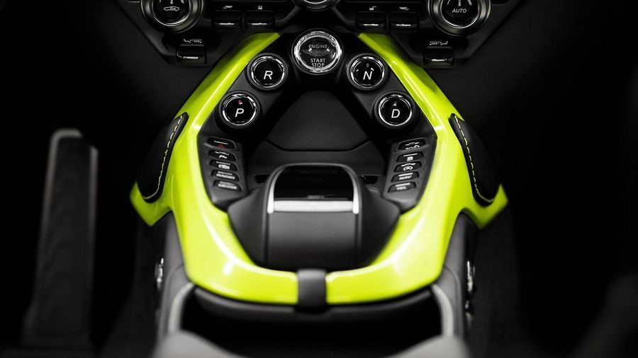 Aston Martin phá vỡ mọi chuẩn mực với Vantage 2018