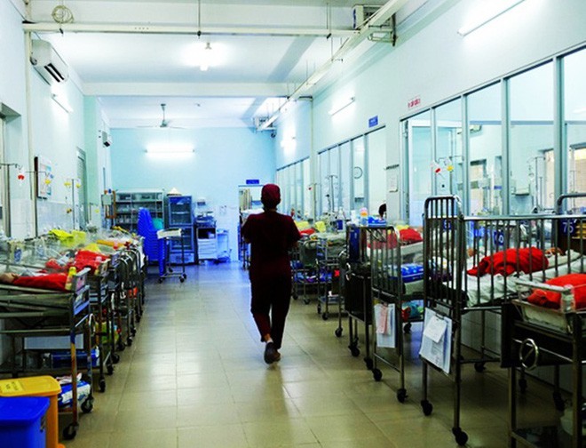 Đôi vợ chồng hiếm muộn vỡ òa khi con gái sinh ra chỉ 24 tuần tuổi, nặng 660 gram được cứu khỏi tử thần