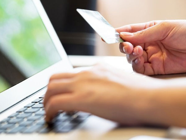 Nhịn ăn, thức trắng canh sale: Đêm Black Friday kiếm 100 triệu